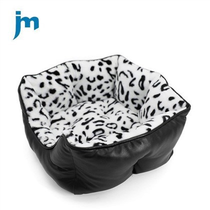 Sofa dla zwierząt w panterkę